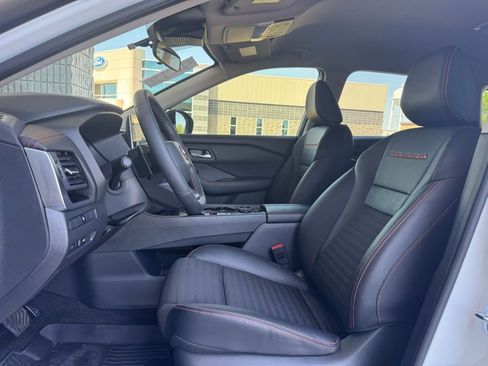 Used 2025 Nissan Rogue SV AWD/4WD image 5