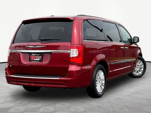 Used 2013 Chrysler Town & Country Touring-L w/ Premium Group FWD image 6