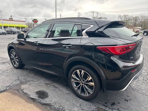 Used 2018 INFINITI QX30 AWD w/ Cafe Teak Theme Package image 3