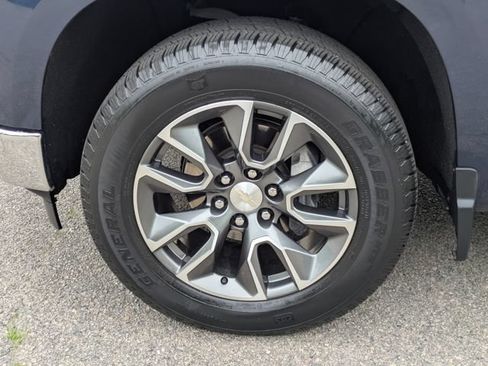 Used 2022 Chevrolet Silverado 1500 LT AWD/4WD image 14