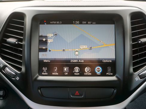Used 2018 Jeep Cherokee Latitude Plus image 13
