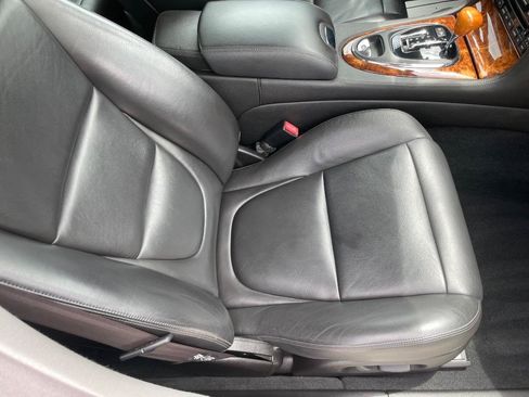 Used 2004 Jaguar XJ8 RWD image 31