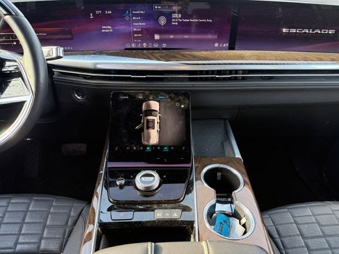 Used 2025 Cadillac Escalade ESV Sport Platinum w/ LPO, Floor Liner Package image 11