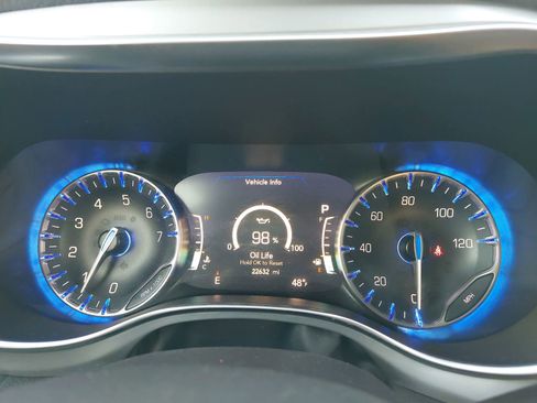 Used 2025 Chrysler Pacifica Limited image 19