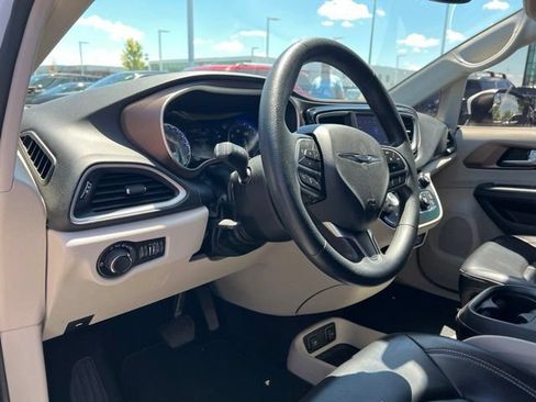 Used 2020 Chrysler Voyager Lxi FWD image 9
