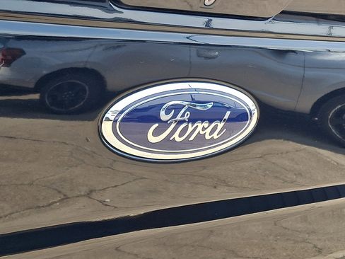 Used 2017 Ford F150 Lariat w/ Equipment Group 502A Luxury AWD/4WD image 30