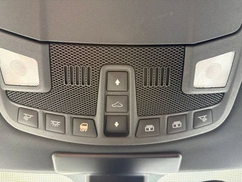 Used 2015 Ford F150 Platinum w/ Equipment Group 701A Luxury AWD/4WD image 30