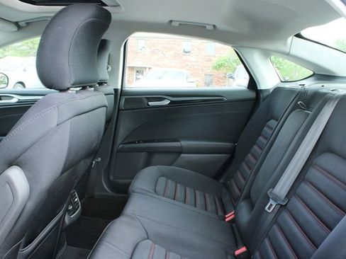 Used 2015 Ford Fusion SE image 31