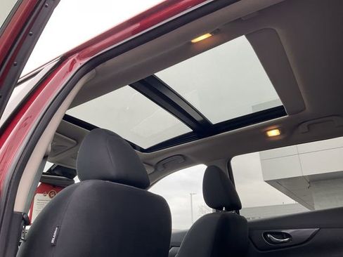 Used 2019 Nissan Rogue SV w/ Sun & Sound Touring Package image 26