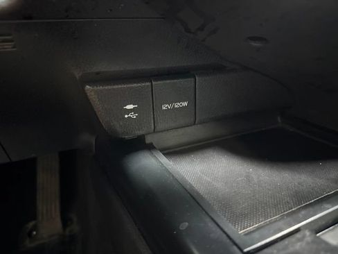 Used 2018 Toyota Camry SE w/ Moonroof Package FWD image 19