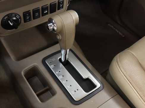 Used 2011 Nissan Frontier SL image 16