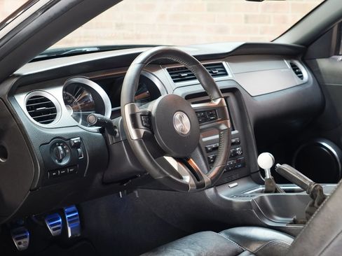 Used 2010 Ford Mustang Shelby GT500 RWD image 39