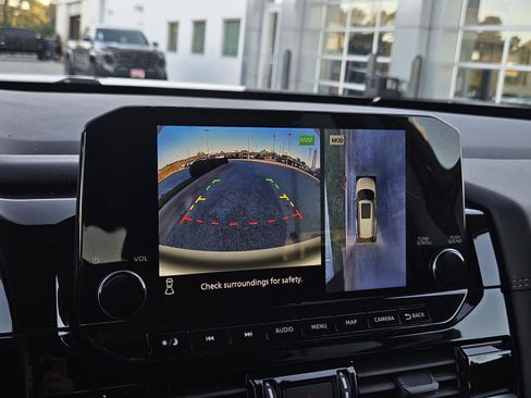 Used 2024 Nissan Pathfinder Platinum image 20