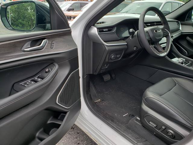 New 2026 Jeep Grand Cherokee Limited AWD/4WD image 6
