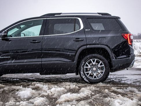 Used 2023 GMC Acadia SLT image 24