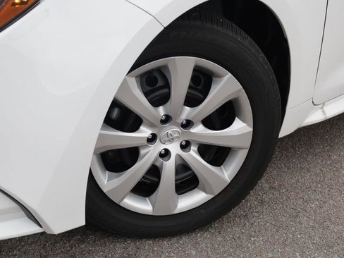 Used 2025 Toyota Corolla LE image 17