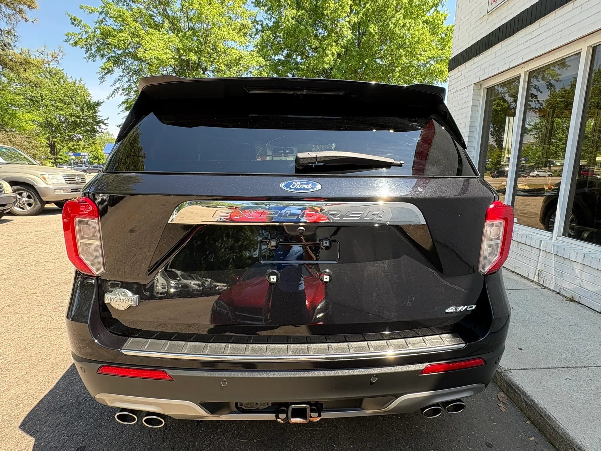 Used 2021 Ford Explorer King Ranch w/ Premium Technology Package AWD/4WD image 6