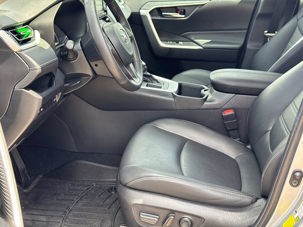 Used 2022 Toyota RAV4 XLE Premium FWD image 11