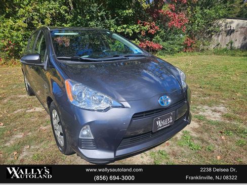 Used 2012 Toyota Prius C One image 3