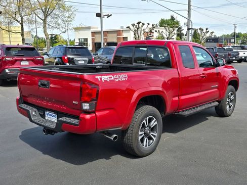 Used 2019 Toyota Tacoma TRD Sport w/ Technology Package AWD/4WD image 14