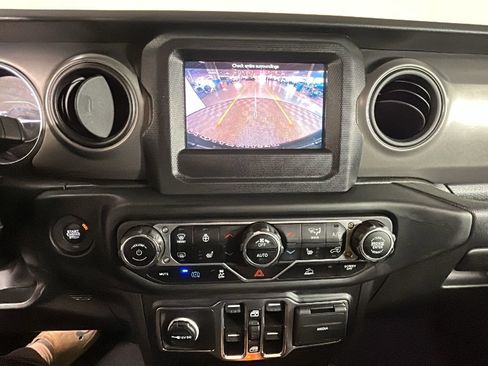 Used 2023 Jeep Wrangler Unlimited w/ Cold Weather Group AWD/4WD image 25