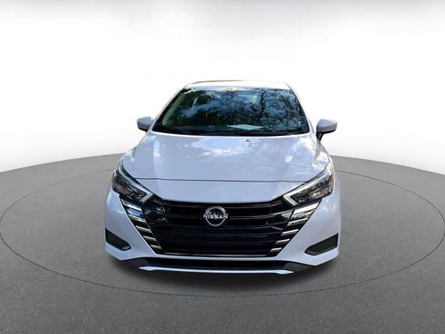 Used 2025 Nissan Versa SV image 2