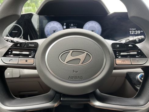 Used 2024 Hyundai Elantra SEL FWD image 10