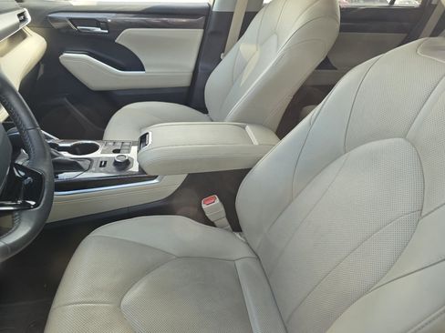 Used 2024 Toyota Highlander Limited AWD/4WD image 23