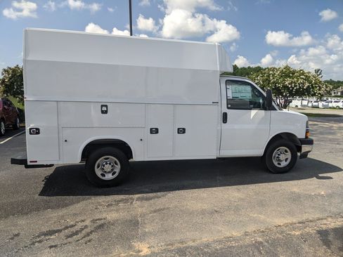 New 2025 Chevrolet Express 3500 w/ Power Convenience Package image 9