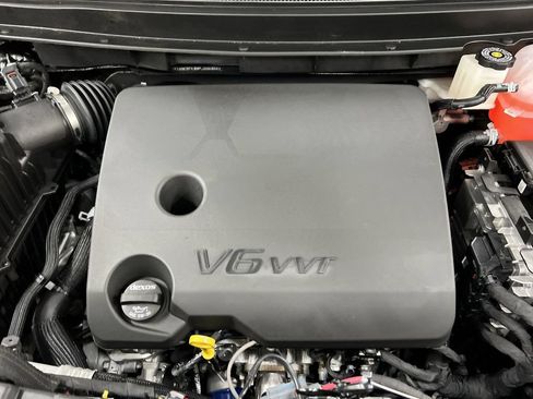 Used 2023 Chevrolet Traverse LS FWD image 24