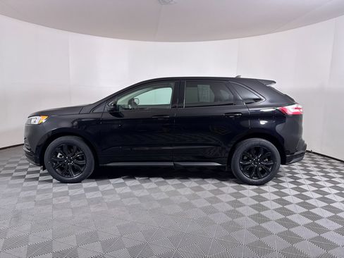 Used 2023 Ford Edge SE w/ Black Appearance Package image 10