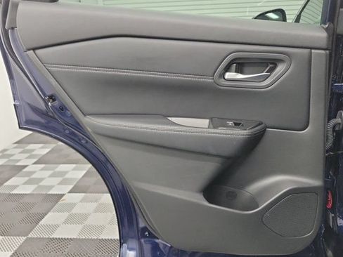 Certified 2025 Nissan Rogue SL FWD image 17