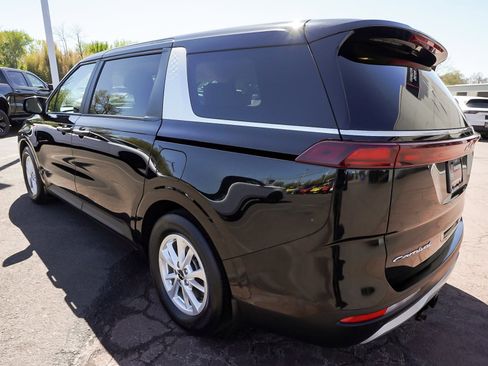 Used 2022 Kia Carnival LX FWD image 4