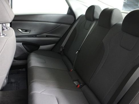 Certified 2025 Hyundai Elantra SE FWD image 21