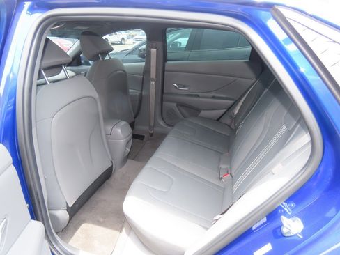 Used 2024 Hyundai Elantra SEL FWD image 18