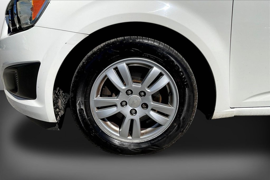 Used 2015 Chevrolet Sonic LT FWD image 32