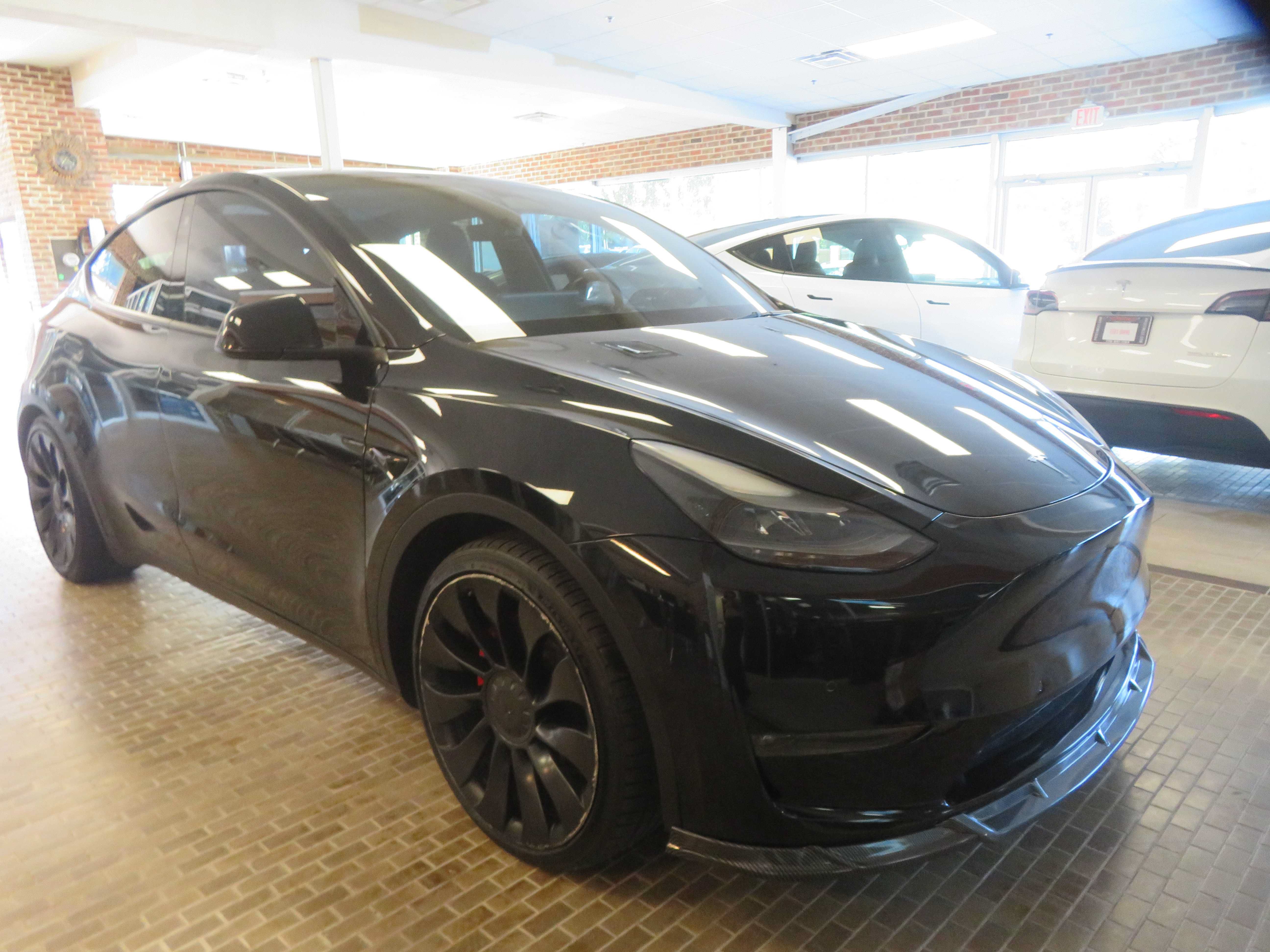 Used 2022 Tesla Model Y Performance AWD/4WD image 3