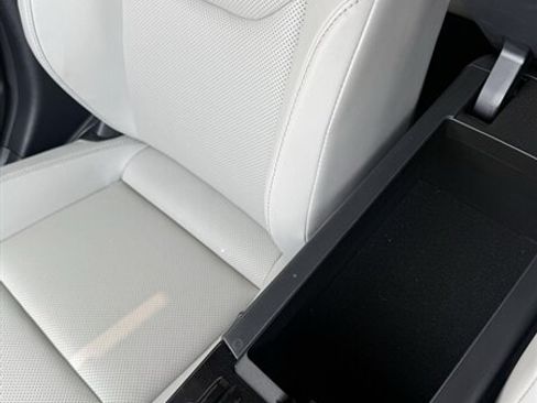 Used 2024 Toyota Prius XLE FWD image 30