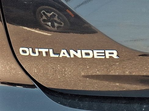 Used 2024 Mitsubishi Outlander SE AWD/4WD image 30
