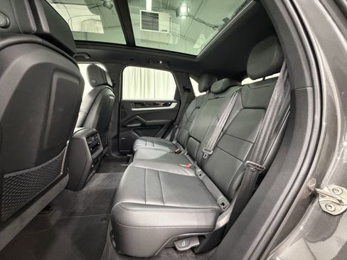 Certified 2025 Porsche Cayenne image 19