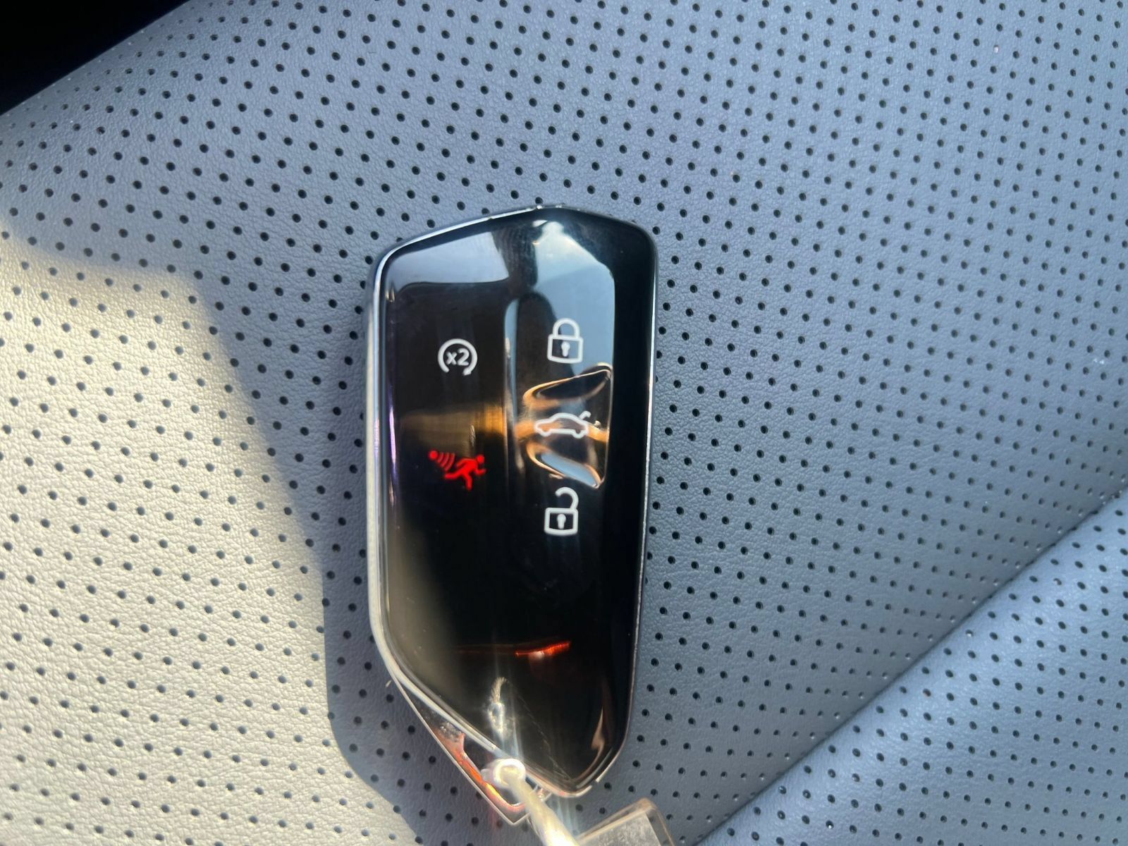 Used 2026 Volkswagen Tiguan SE FWD image 18