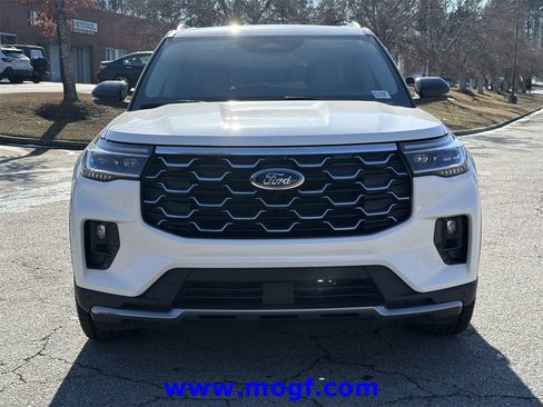 Certified 2025 Ford Explorer Platinum w/ Ultimate Package image 35