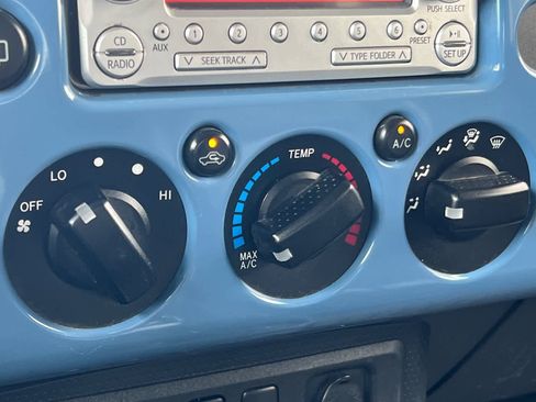 Used 2011 Toyota FJ Cruiser 4WD image 21