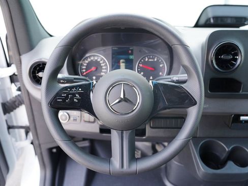Used 2025 Mercedes-Benz Sprinter 2500 image 12