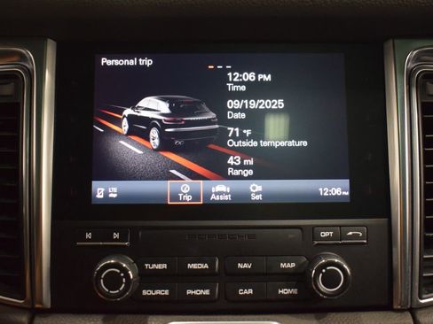 Used 2018 Porsche Macan S image 26