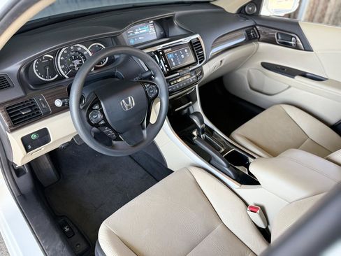 Used 2017 Honda Accord EX image 11