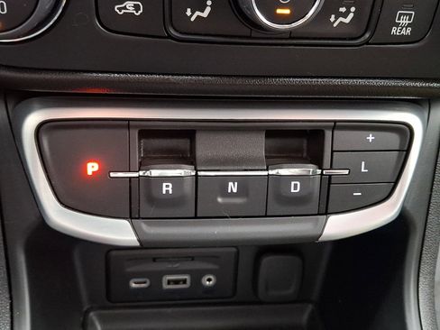 Used 2024 GMC Terrain SLE w/ Driver Convenience Package image 16