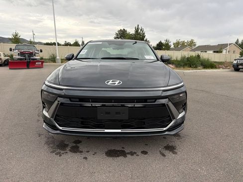 Used 2025 Hyundai Sonata SEL FWD image 2