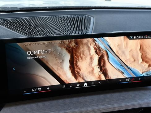 Certified 2025 BMW 330i Sedan image 36