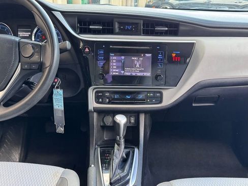 Used 2018 Toyota Corolla LE image 5